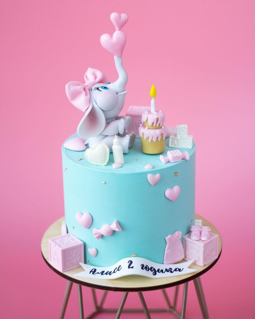 Блакитний торт із фігуркою слоника Голубой торт с фигуркой слоника