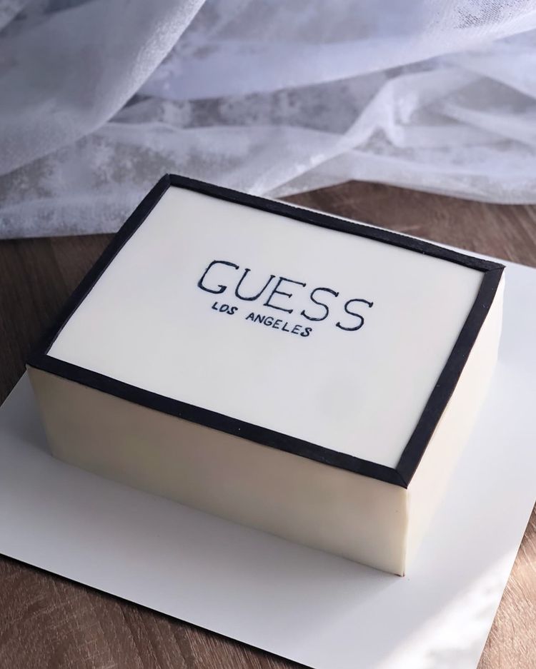 Минималистичный корпоративный торт Минималистичный корпоративный торт