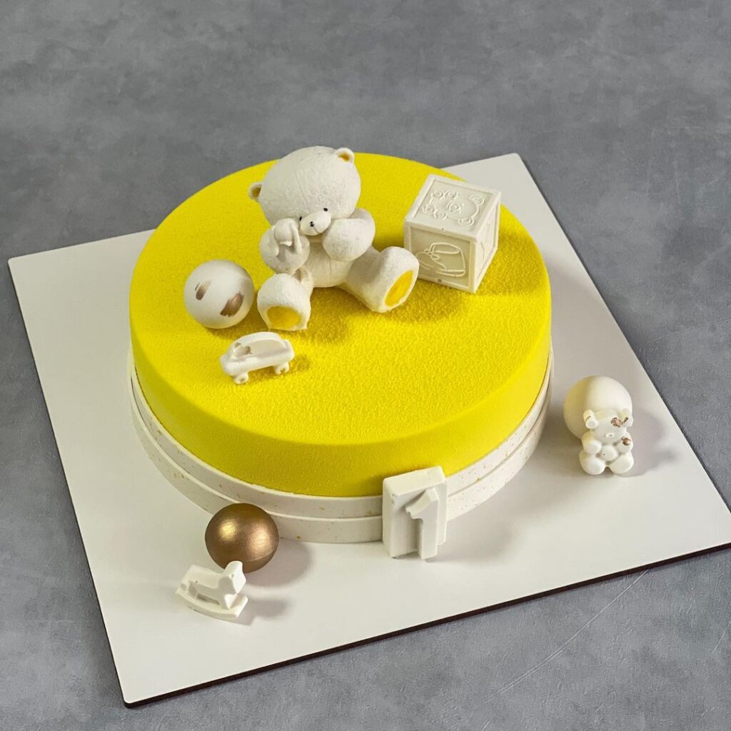 Муссовый торт желтого цвета Муссовый торт желтого цвета