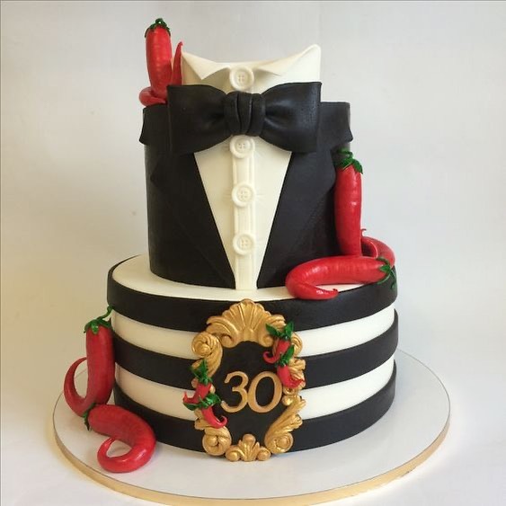 Торт в виде смокинга