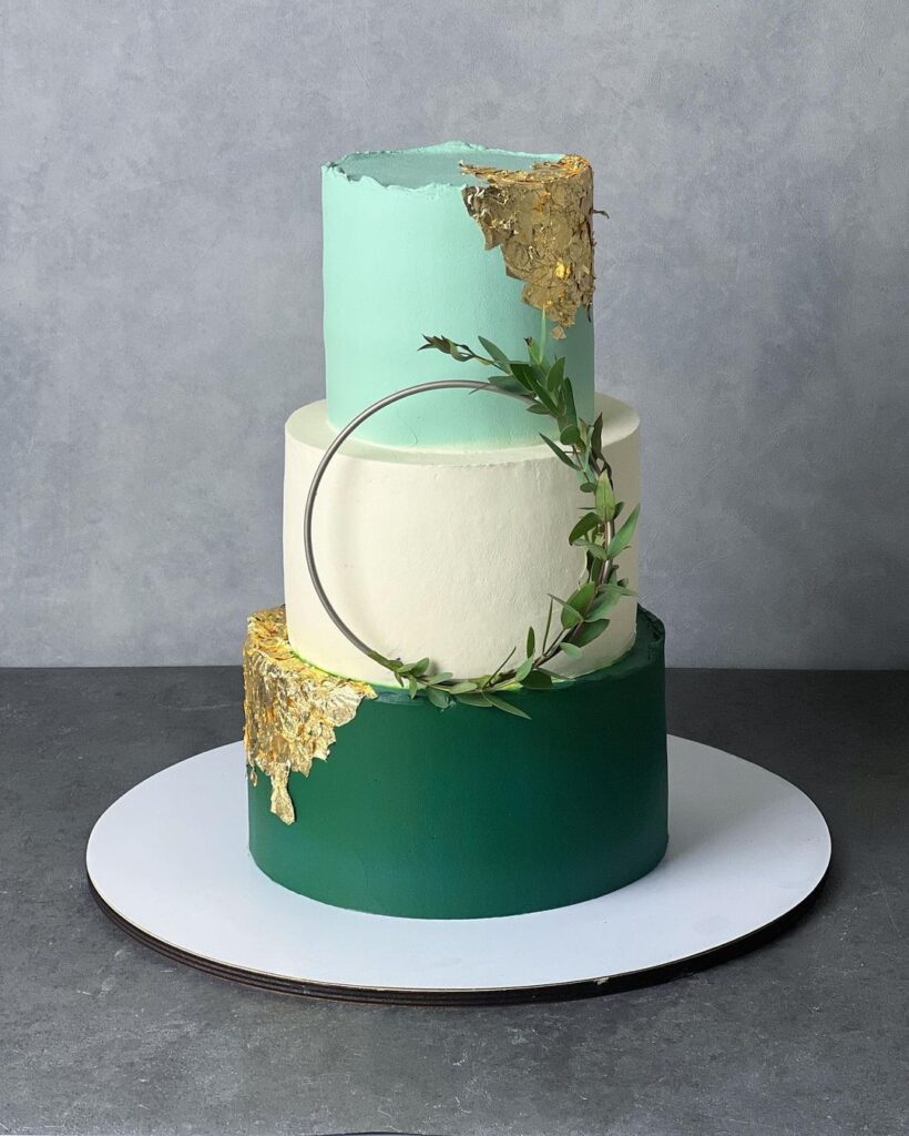 Свадебный торт с разными ярусами