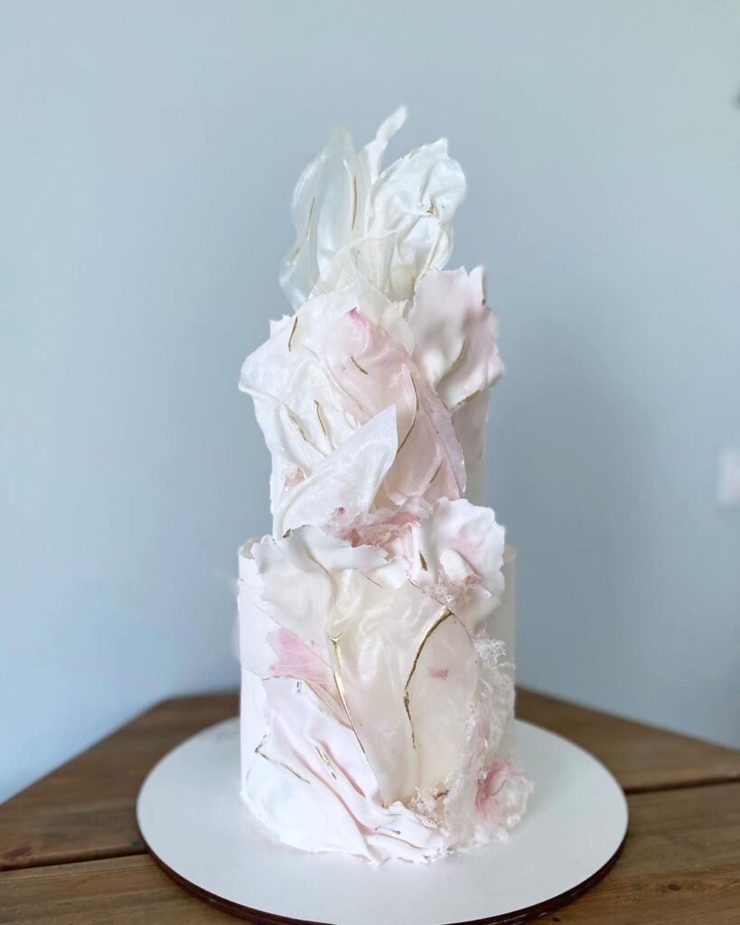 Свадебный торт в бело-розовых тонах