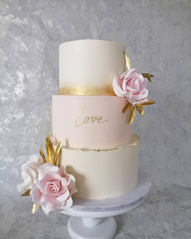 Свадебный торт с позолотой