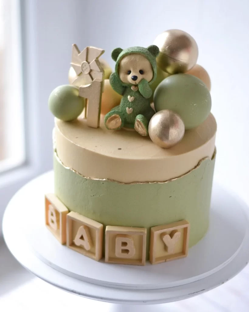 Торт с надписью "Baby" Торт с надписью "Baby"