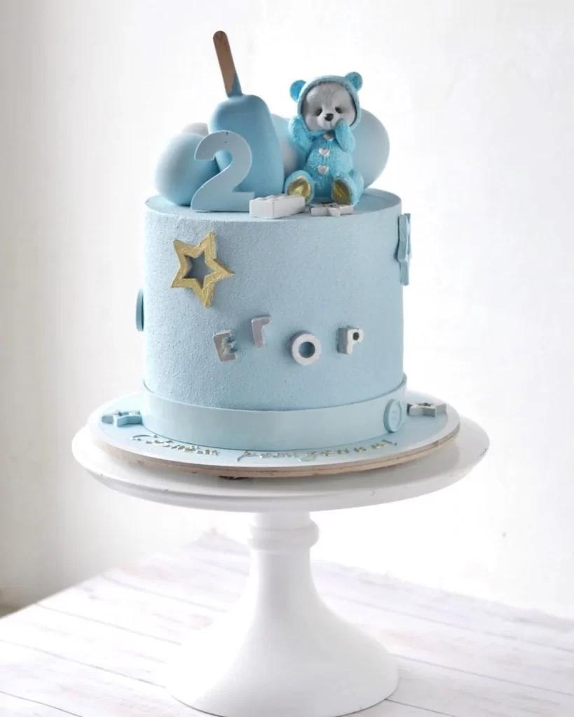 Торт в голубых тонах для мальчика