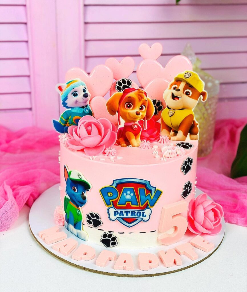 Торт с топперами собачек из Щенячьего патруля