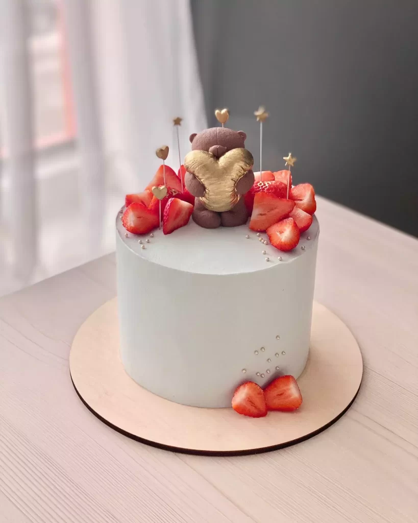 Торт с клубникой