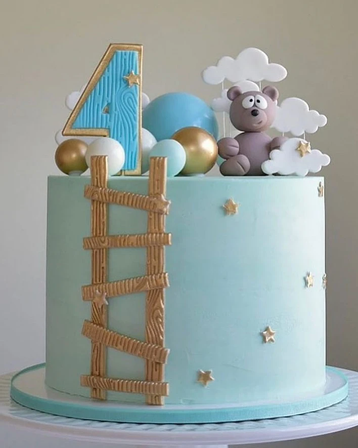 Торт у блакитних тонах з ведмедиком Торт в голубых тонах с мишкой