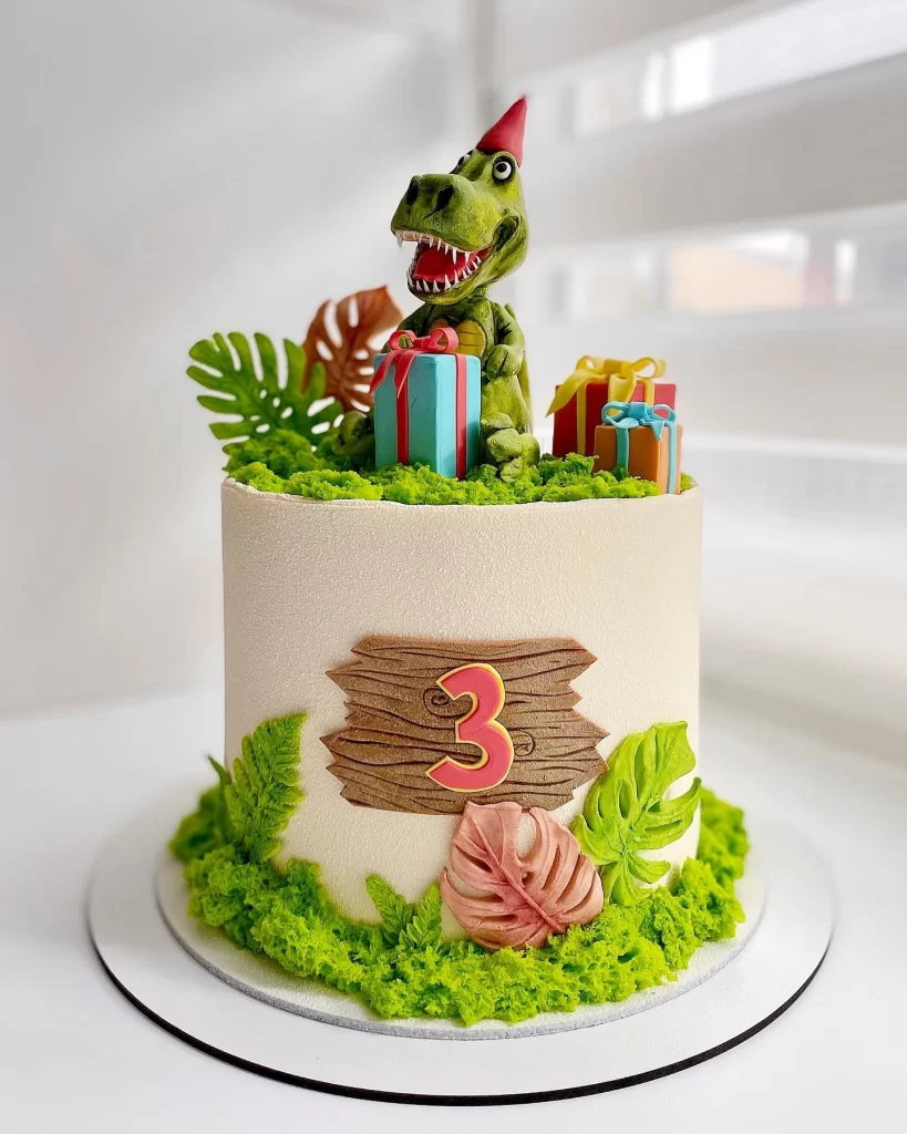 Торт із фігуркою динозавра Торт с фигуркой динозавра