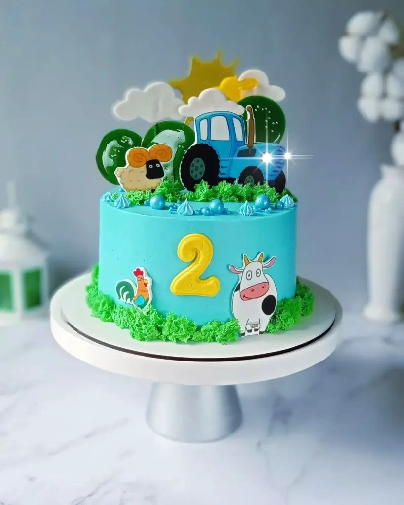 Торт с топпером в виде трактора