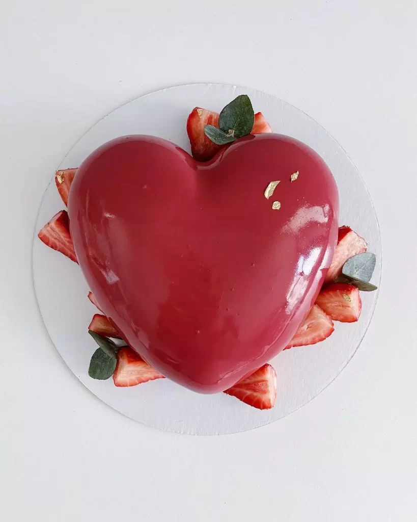 Мусовий торт глянцевий у вигляді серця Муссовый торт в виде сердца