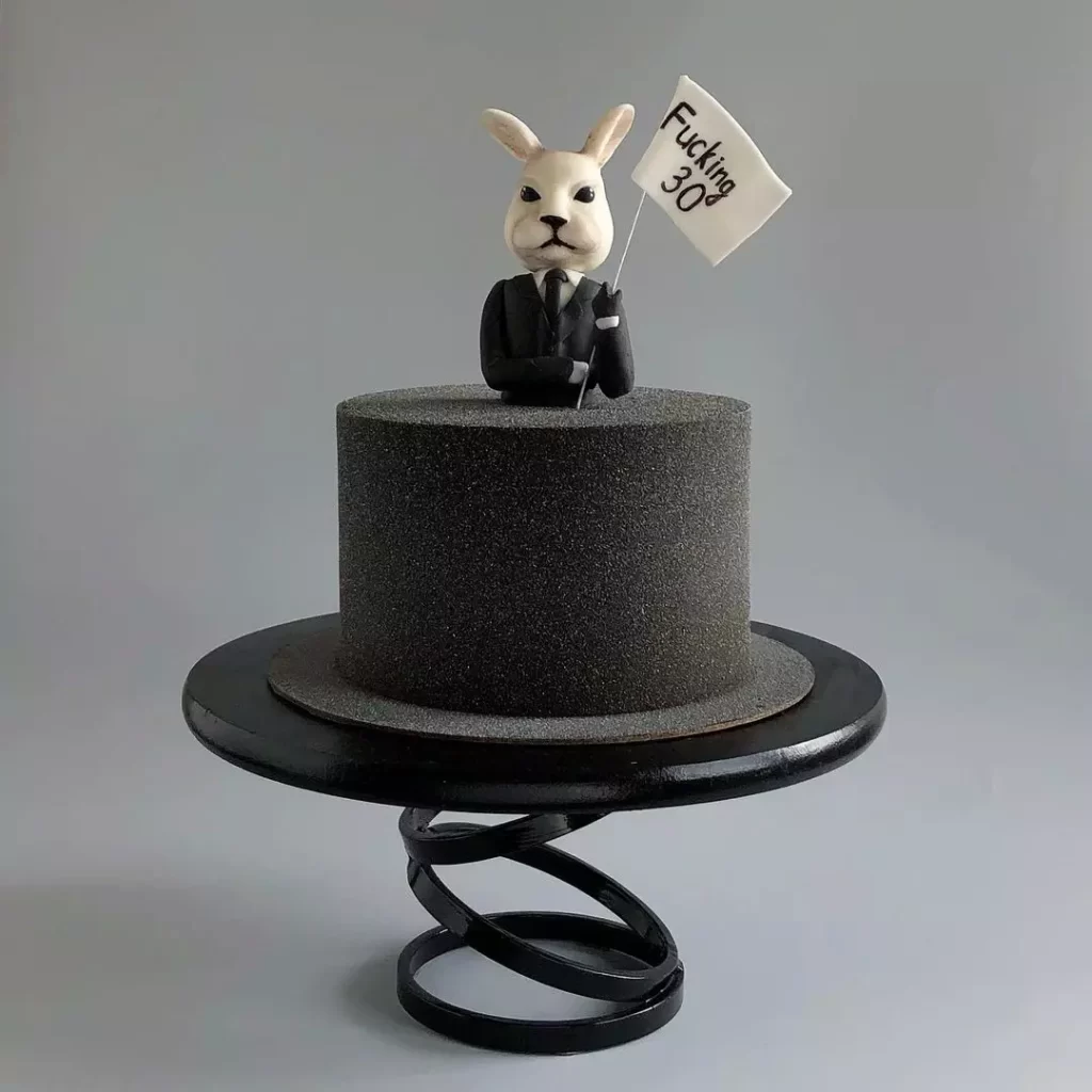 Торт с фигуркой кролика