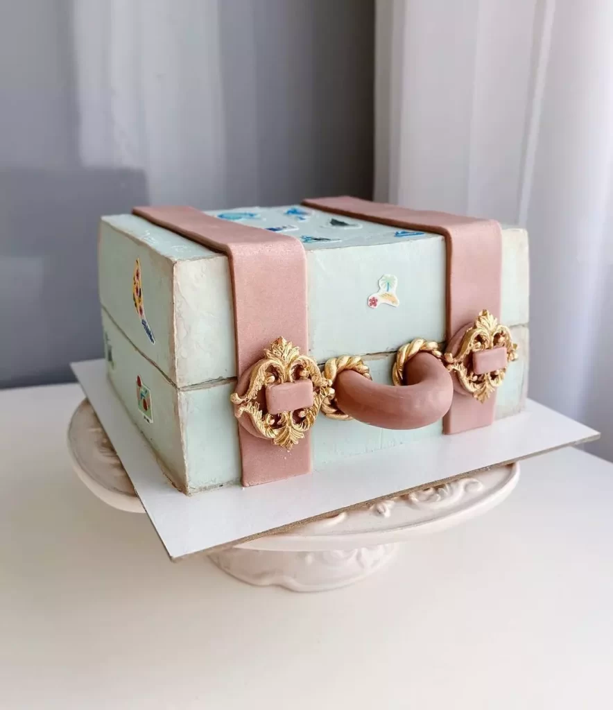 Торт у вигляді валізи Торт в виде чемодана