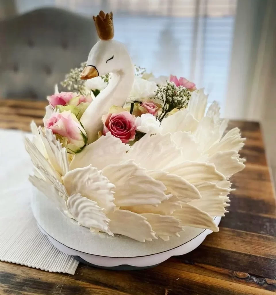 Торт у вигляді лебедя Торт в виде лебедя