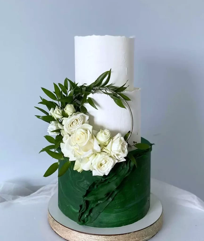 Зелено-белый торт на свадьбу