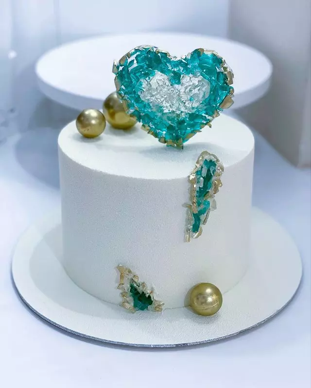 Свадебный торт с красивым украшением