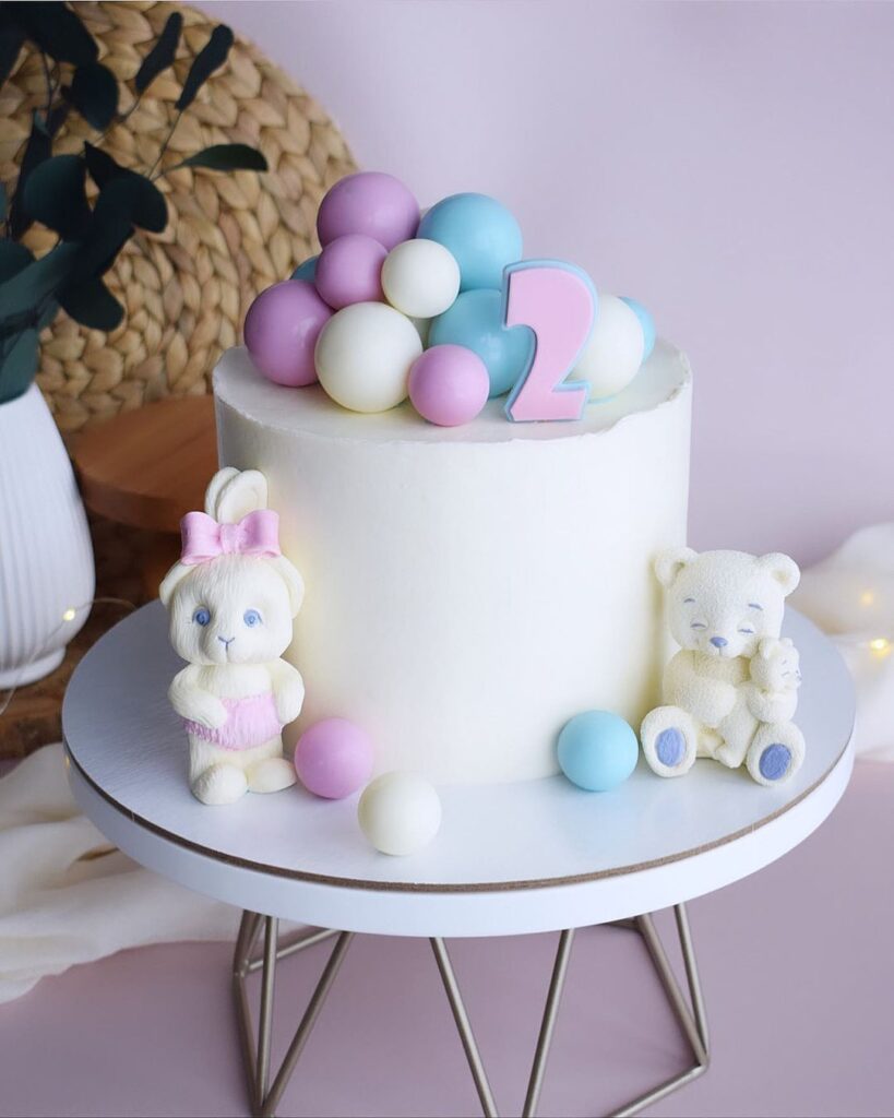 Білий кремовий торт для дівчинки Белый кремовый торт для девочки