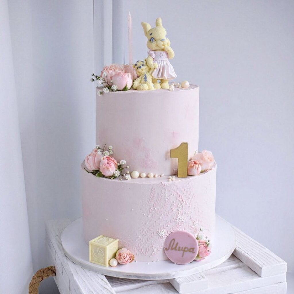 Двоярусний торт для дівчинки Двухъярусный торт для девочки