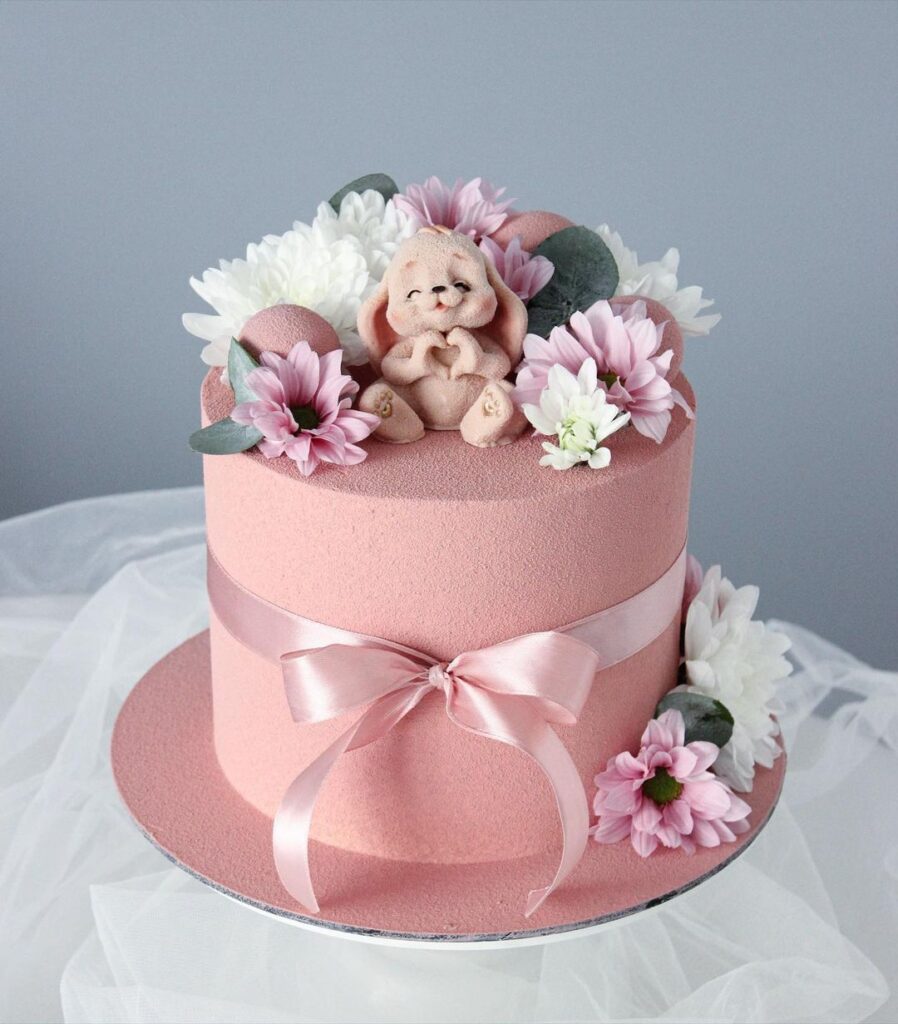 Торт для девочки покрытый велюром Торт для девочки покрытый велюром