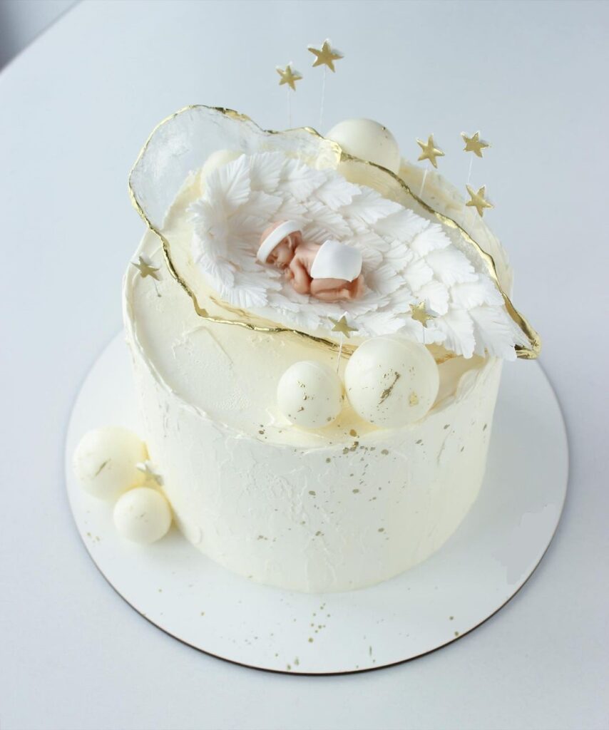 Торт на крестины с фигуркой малыша