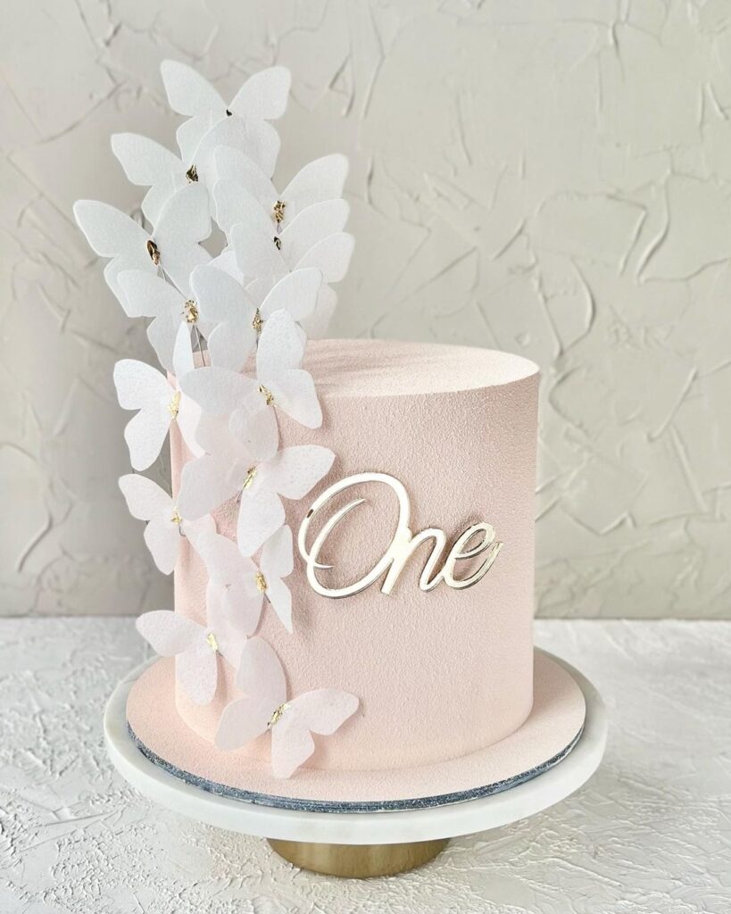 Торт для девочки с надписью One