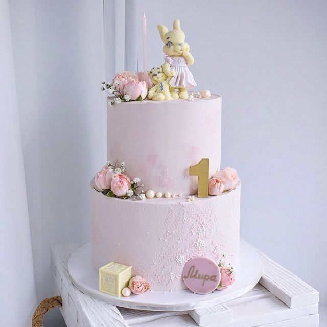 Двухъярусный торт на 1 год для девочки Двухъярусный торт на 1 год для девочки