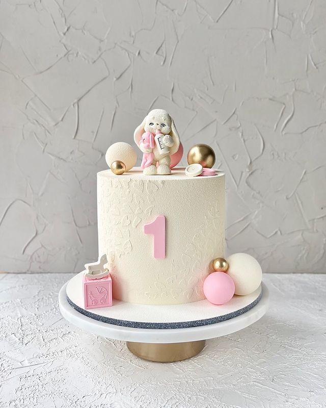 Торт на 1 год для девочки с зайкой