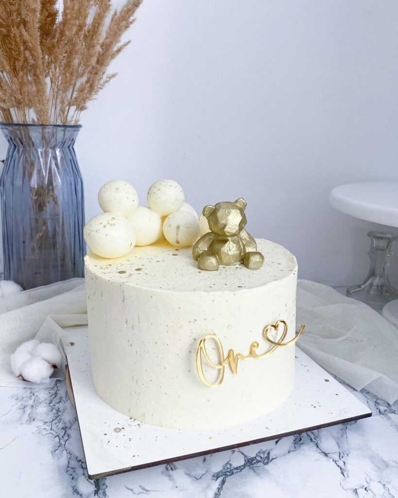 Маленький торт з ведмедиком на 1 рік дівчинці Маленький торт с мишкой на 1 год девочке