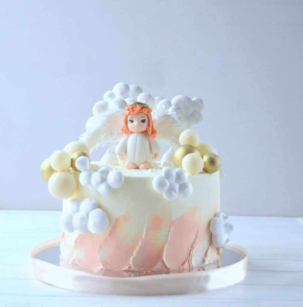 Торт на хрестини дівчинки з фігуркою ангела Торт на крестины девочки с фигуркой ангела