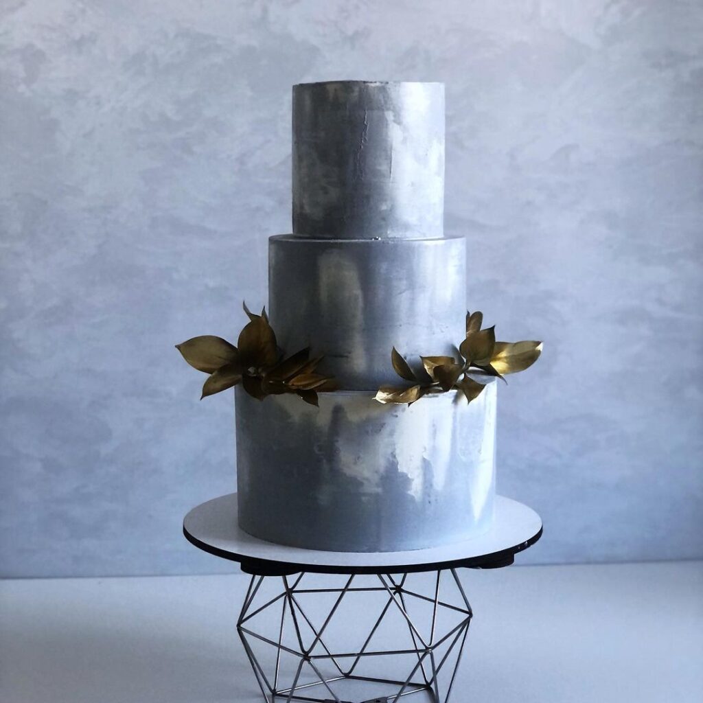 Кремовий триярусний весільний торт Кремовый трехъярусный свадебный торт