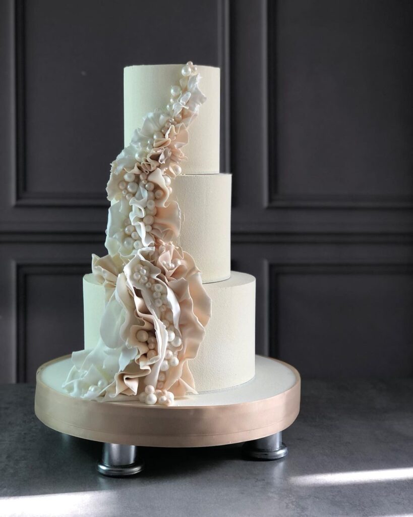Триярусний весільний торт "Перлина" Трехъярусный свадебный торт "Жемчужина"