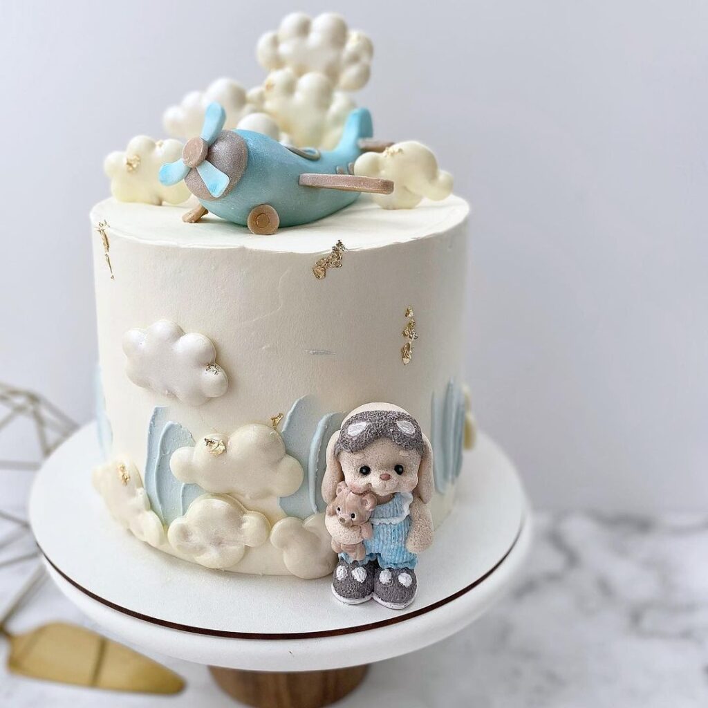 Белый торт на день рождения мальчика