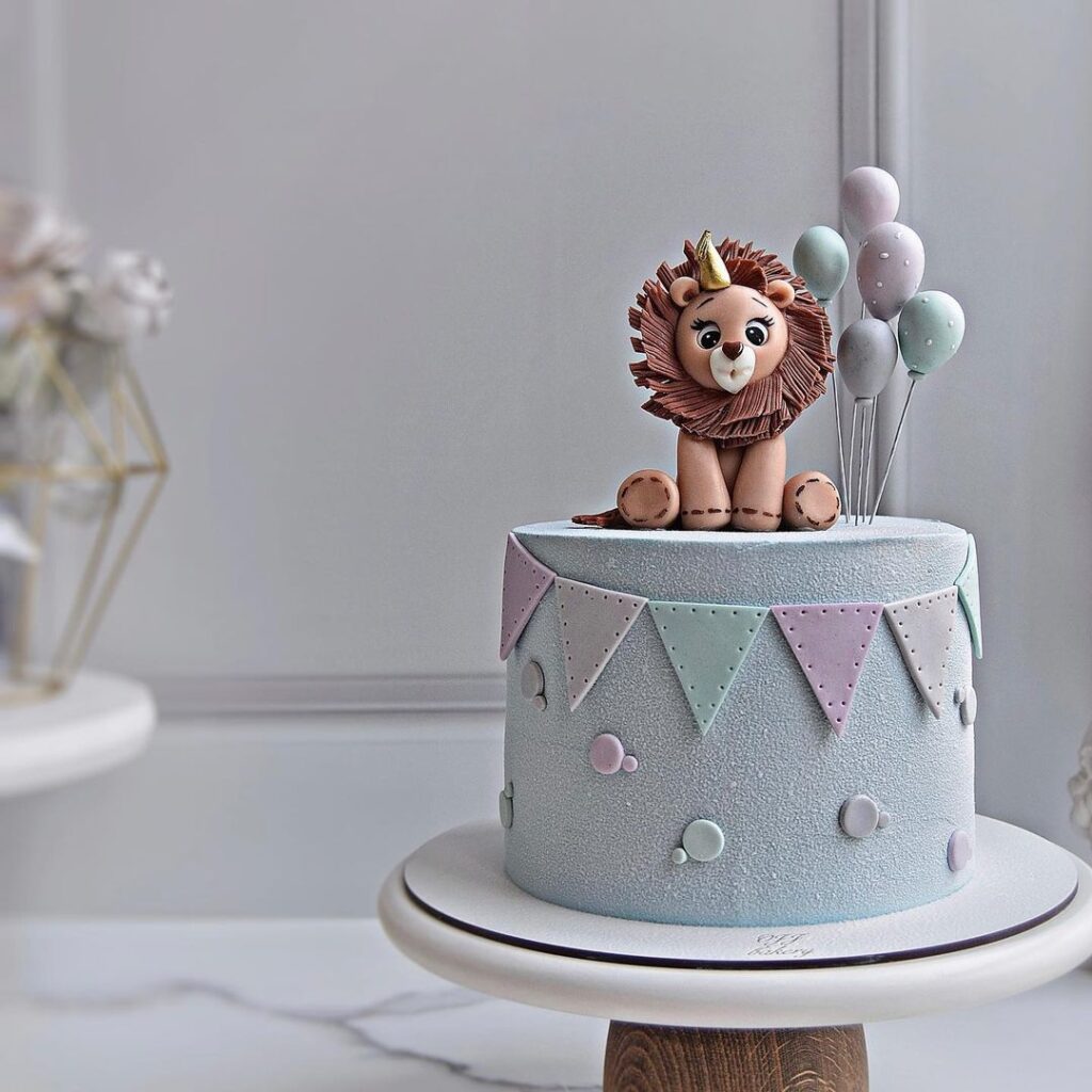 Торт с фигуркой льва для мальчика