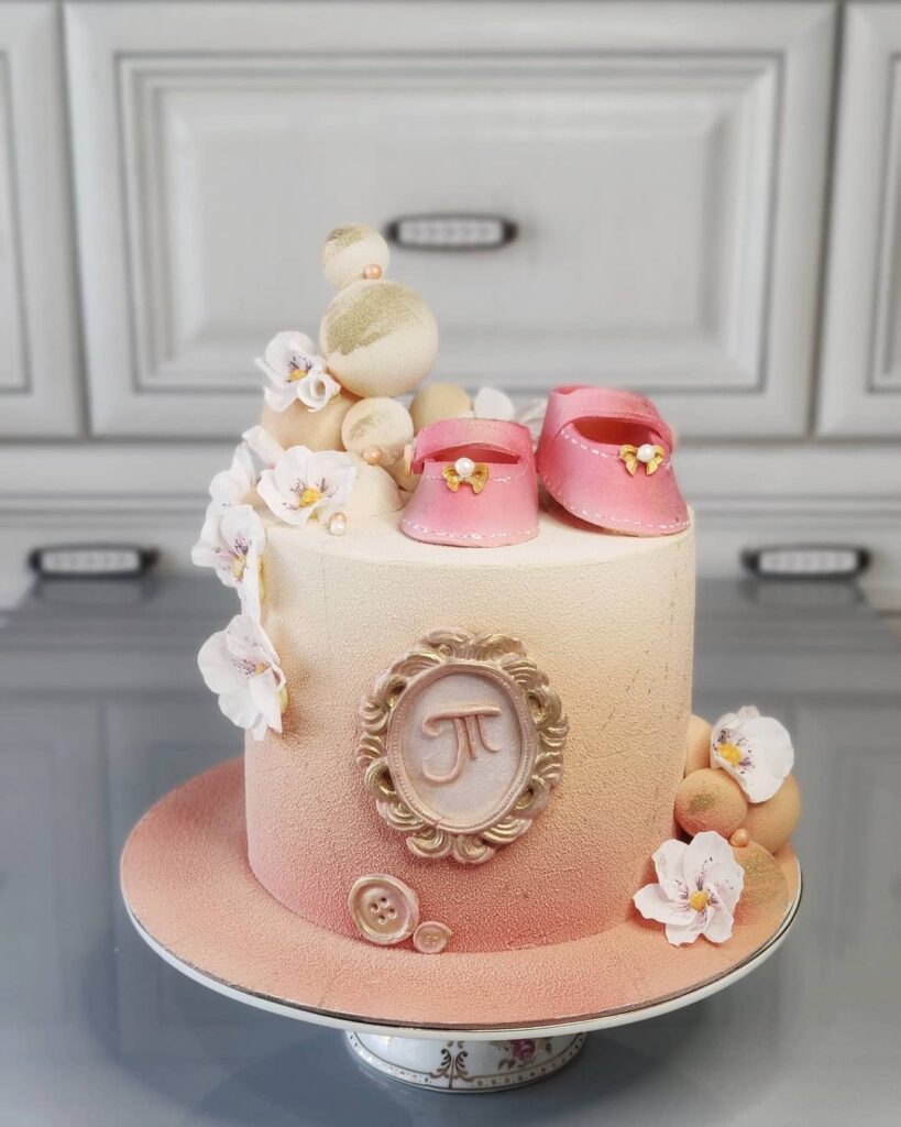 Ніжний тортик для новонародженої Нежный тортик для новорожденной