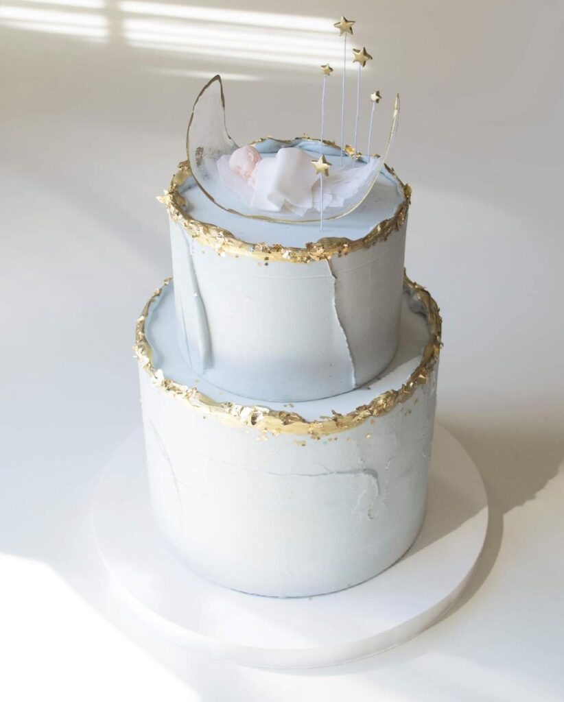 Двухъярусный торт для новорожденного Двухъярусный торт для новорожденного