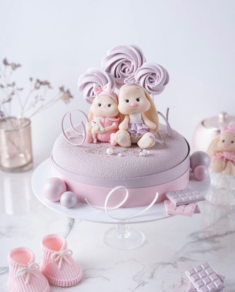 Тортик із фігурками зайчиків для дівчинки Тортик с фигурками зайчиков для девочки