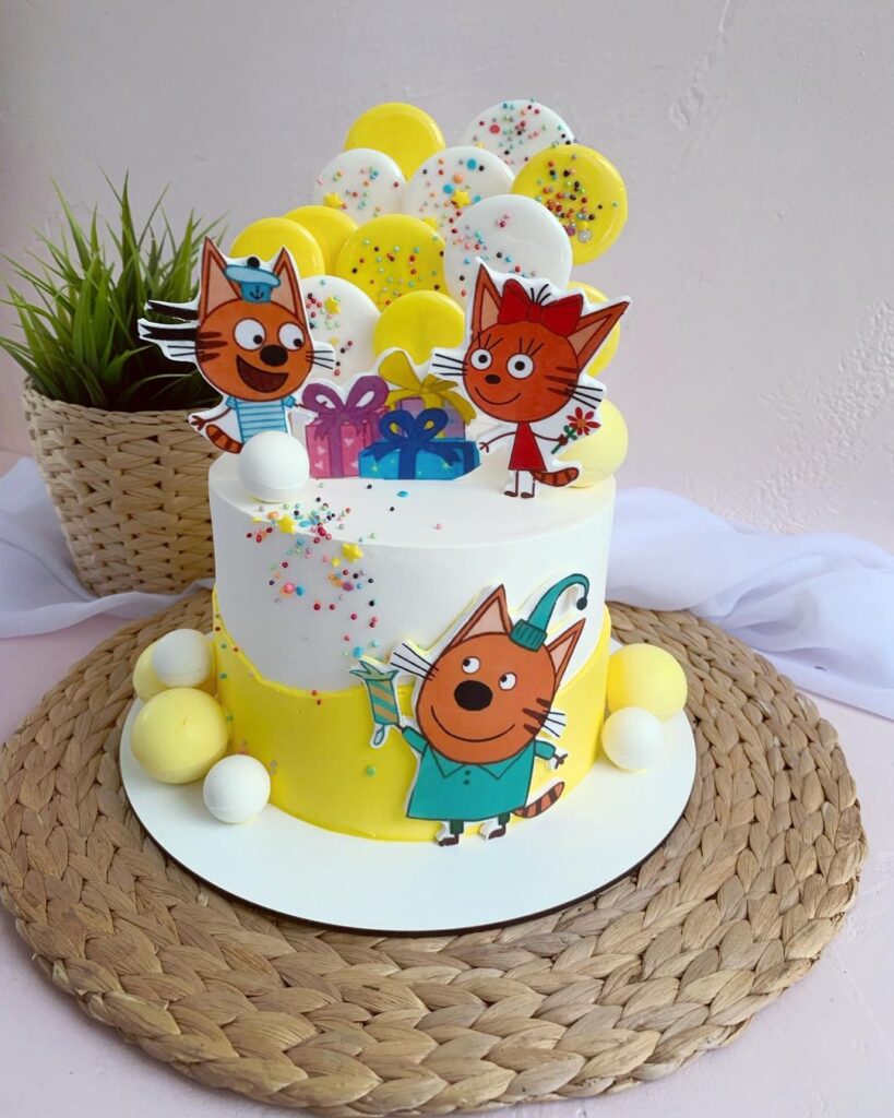 Біло-жовтий торт з котиками Бело-желтый торт с котиками