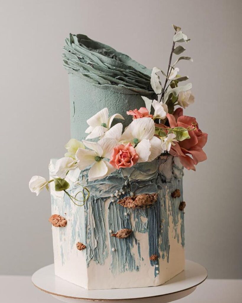 Свадебный торт с оригинальным оформлением