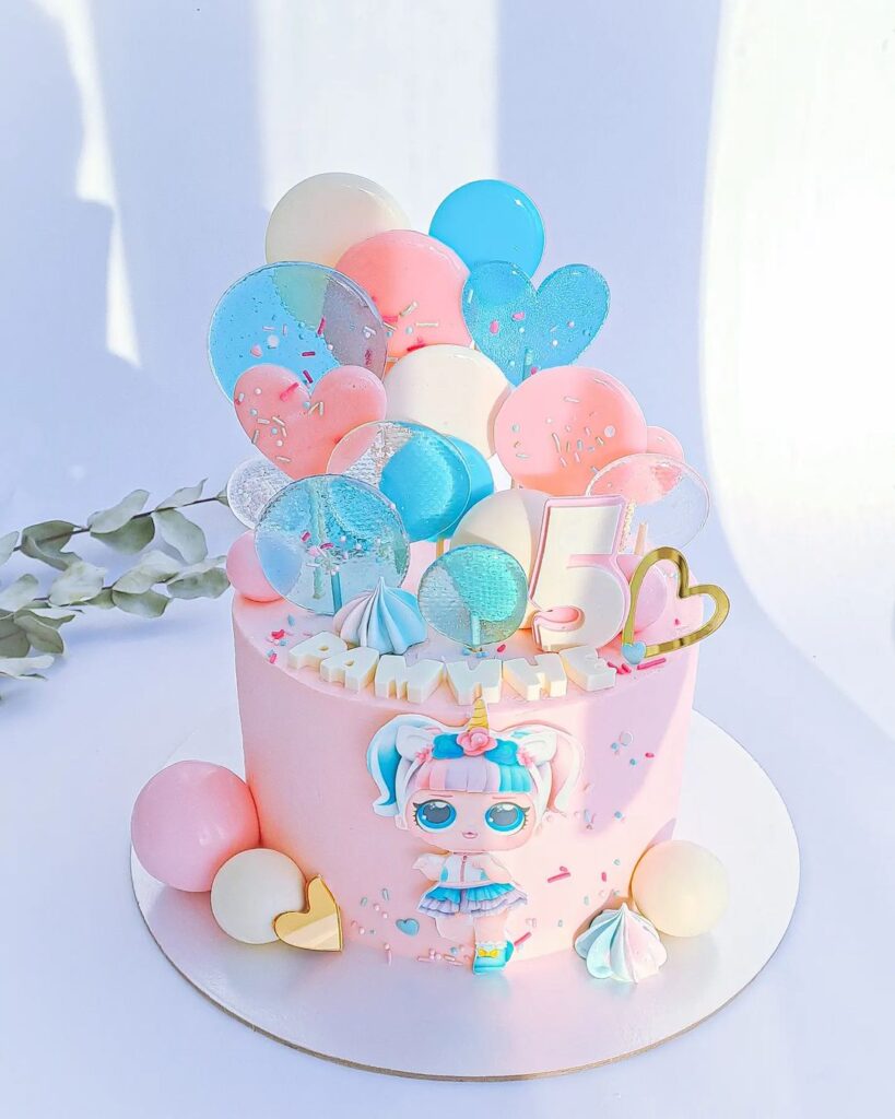 Торт на 5 років з лялькою Лол Торт на 5 лет с куклой Лол