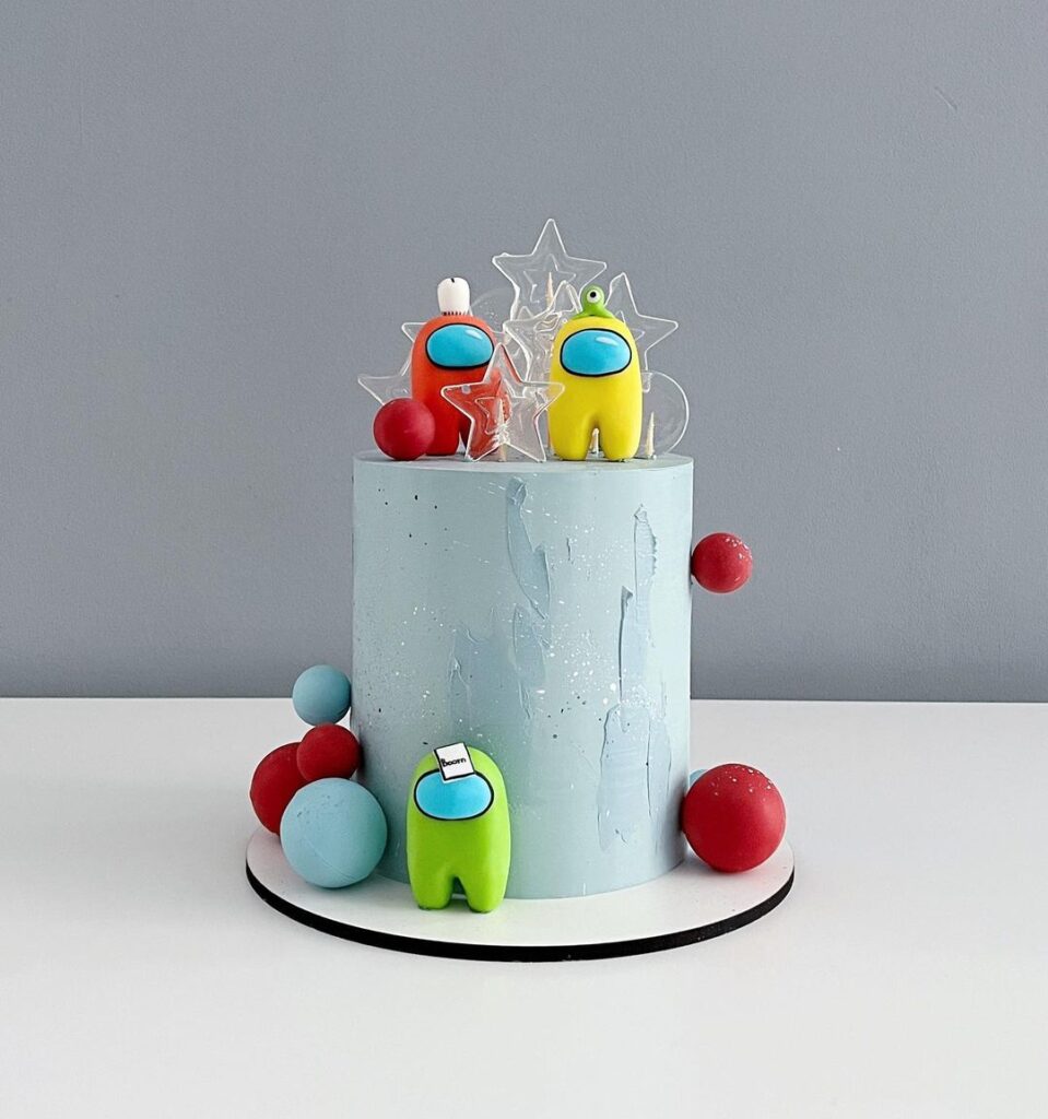 Торт с фигурками героев Амонг Ас Торт с фигурками героев Амонг Ас