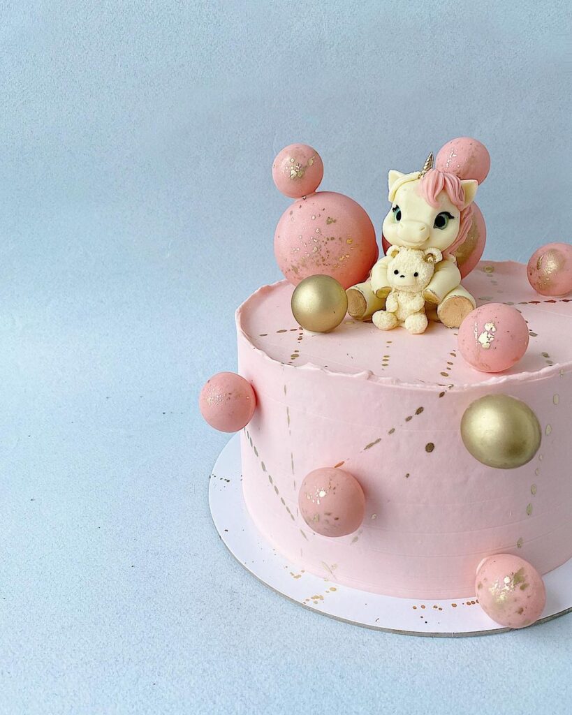 Розовый торт для девочки с пони и мишкой