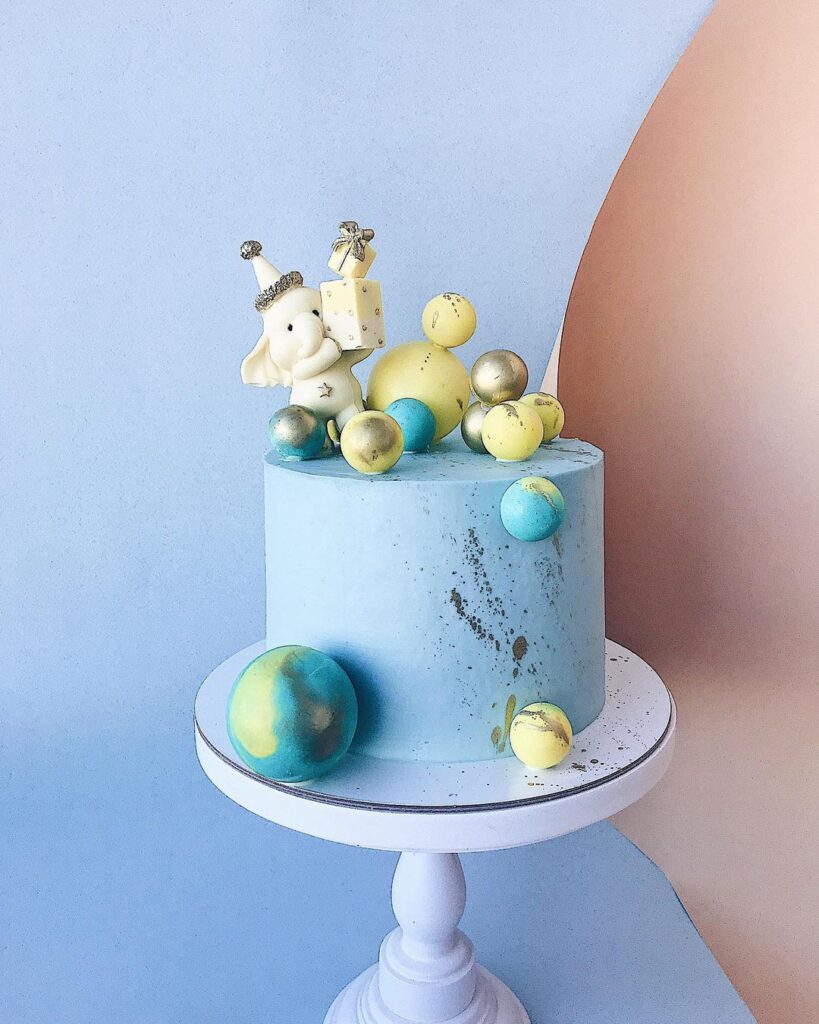 Торт із фігуркою слоника Торт с фигуркой слоника