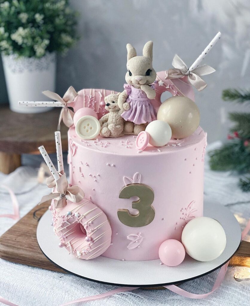 Торт на 3 роки для дівчинки з ведмедиком і зайчиком Торт на 3 года для девочки с мишкой и зайчиком