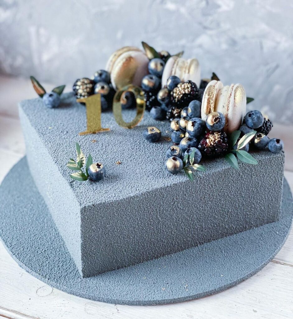 Торт с макарунами на 10 лет Торт с макарунами на 10 лет