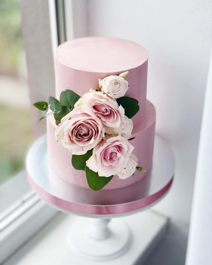 Рожевий весільний торт з квітами Розовый свадебный торт с цветами