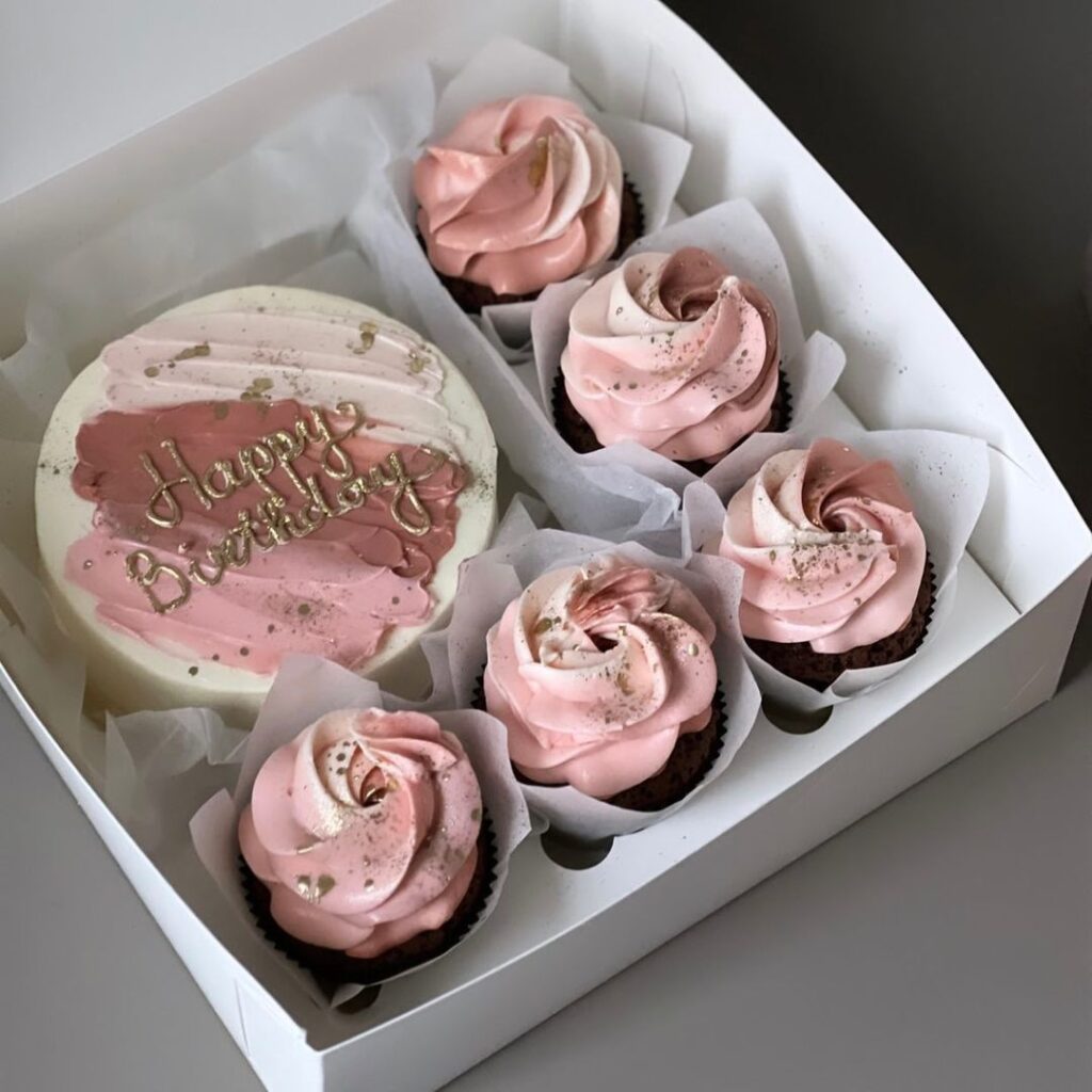 Набор капкейки и бенто торт с розовым кремом | 80 грн/шт Набор капкейки и бенто торт с розовым кремом