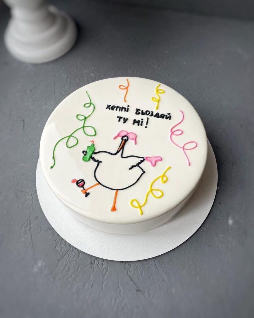 Торт з написом "Хеппі бьоздей ту мі" Торт с надписью "Хеппи бездей ту ми"