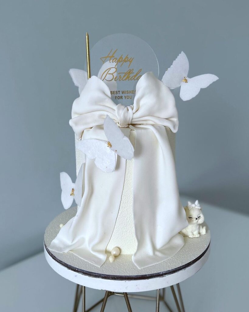 Білий торт для дівчини Белый торт для девушки