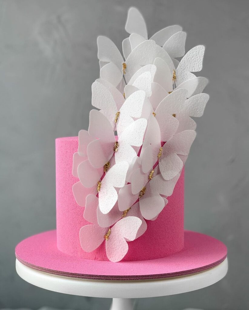 Рожевий торт для дівчини з метеликами Розовый торт для девушки с бабочками