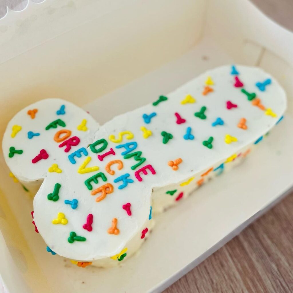 Торт на дівич-вечір з написом Торт на девичник с надписью